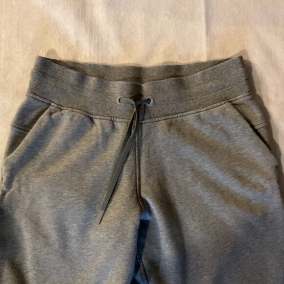 NWOT lululemon Cropped Jogger, Gray, Sz 8 - Picture 2 of 9